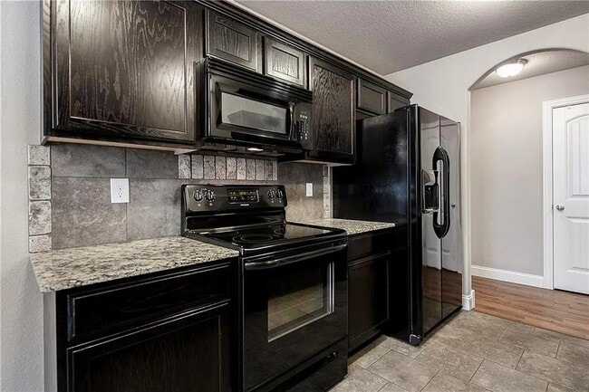 Photo - 3905 S W Capstone Ave