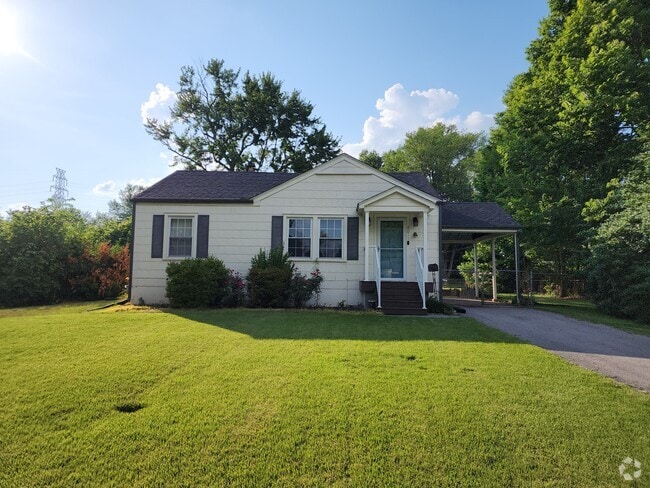 Building Photo - 8011 Greenway Dr Rental