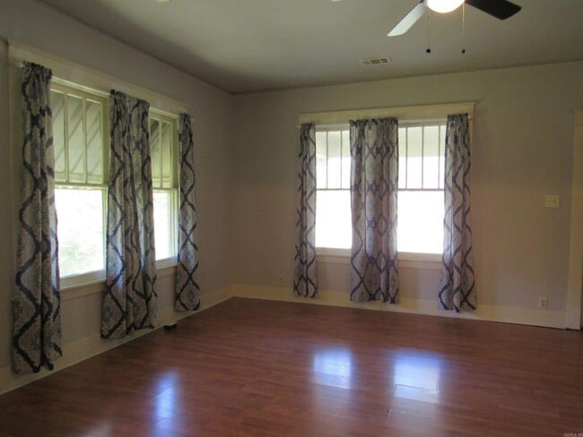 Photo - 405 E Main St