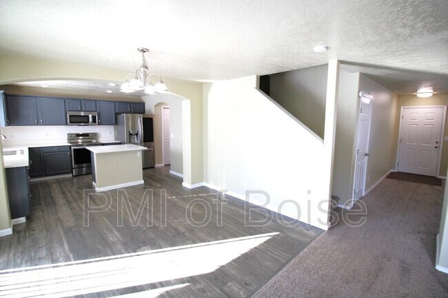 Photo - 639 E Willowbrook Dr