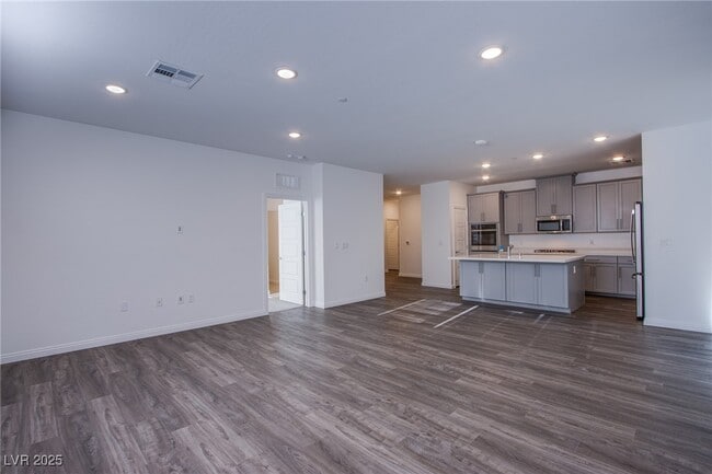 Building Photo - 2555 Hampton Rd Unit 4109