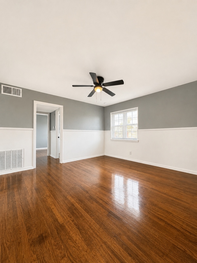 Building Photo - 2101 Colorado Ave Unit #D