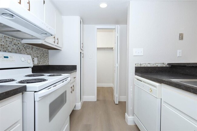 Photo - 4029 Henley Rd Unidad 1705