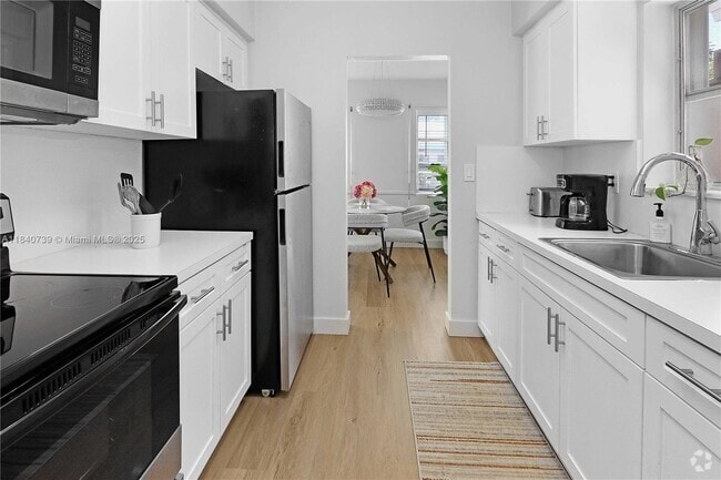 Building Photo - 326 Van Buren St Rental