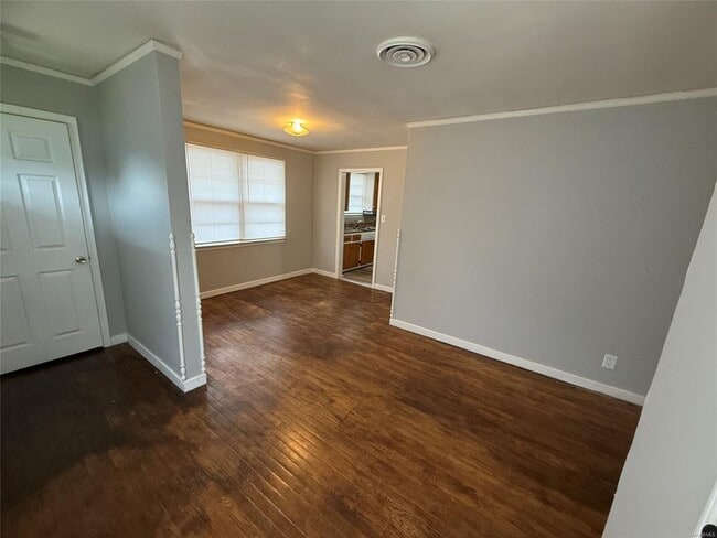 Photo - 2030 Windsor Ave