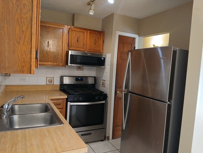 Photo - 247 N Neltnor Blvd Unit D1F