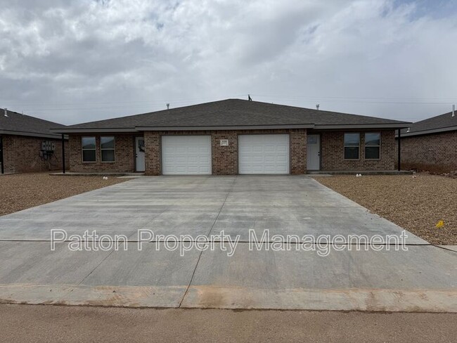 Building Photo - 1118 Caprock St Unit B Rental