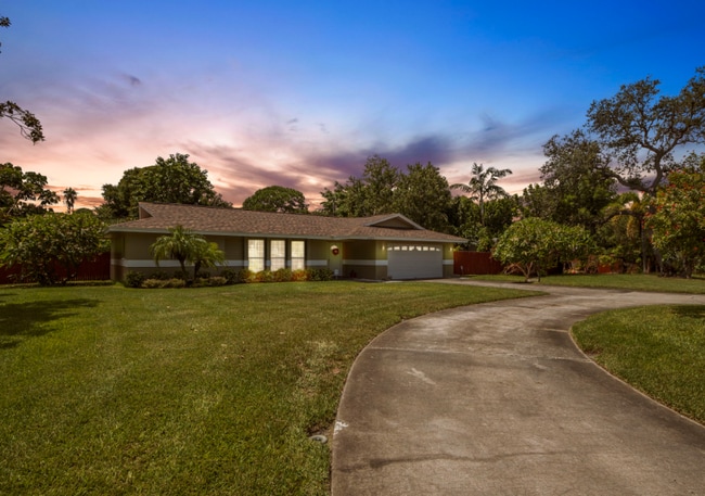 Building Photo - 1100 Pinellas Point Dr S Rental