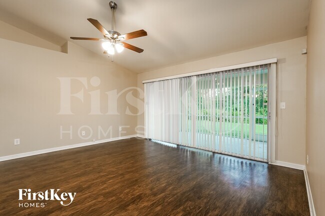 Photo - 3310 49th St W