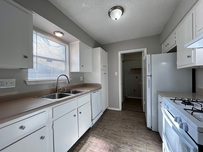 Photo - 10409 Golden Meadow Dr Unit B