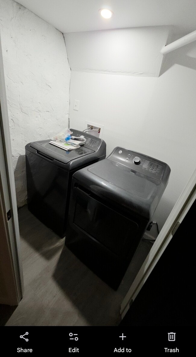 Unidades de lavandería compartidas - 2437 S Milan St Unidad Charnat Homes