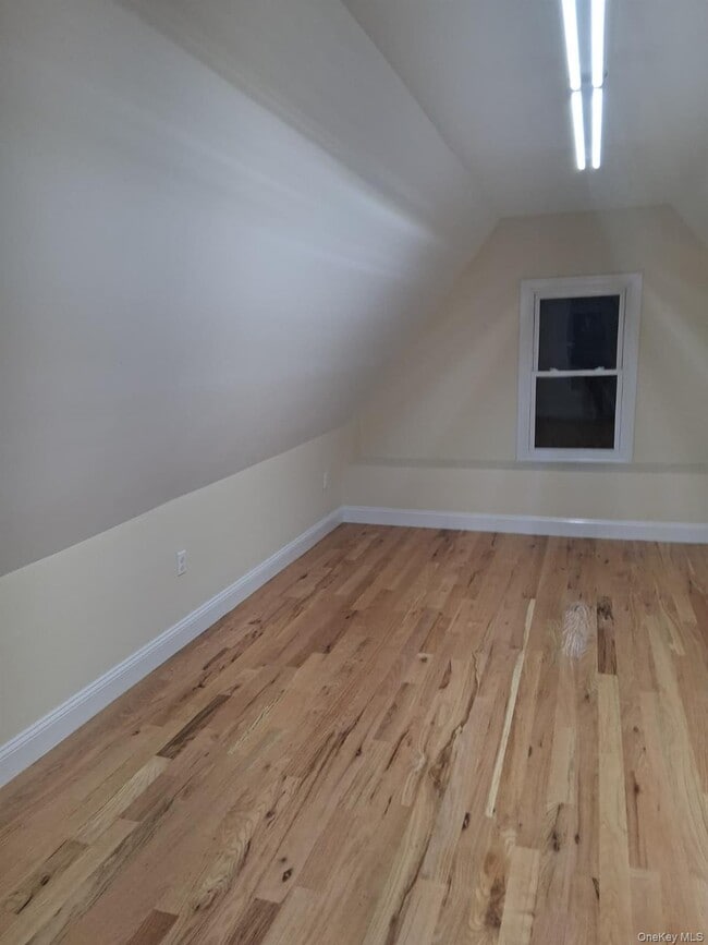 Photo - 601 E 226th St