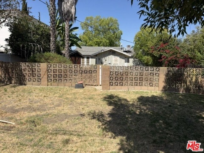 Photo - 5136 Noble Ave