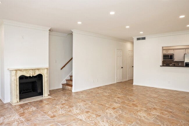 Building Photo - 290 Wilcrest Dr