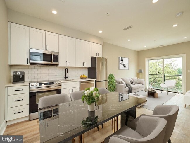 Building Photo - 1016 17th Pl NE Unit 203 Rental