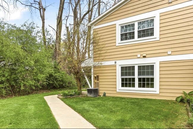 Photo - Updated 2 Bedroom Condo for Rent in Saginaw Township Unidad 2570 Ivy Hill Ln Apt B