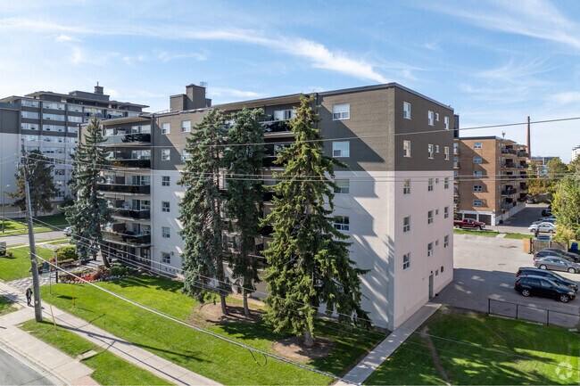 Photo - 4900 Bathurst Street