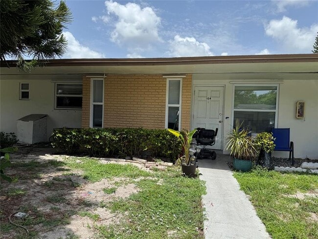 Building Photo - 3033 NW 43rd Ave Unit 104