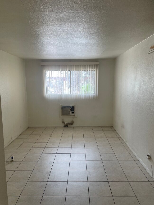 Photo - 840 King Richard Ave