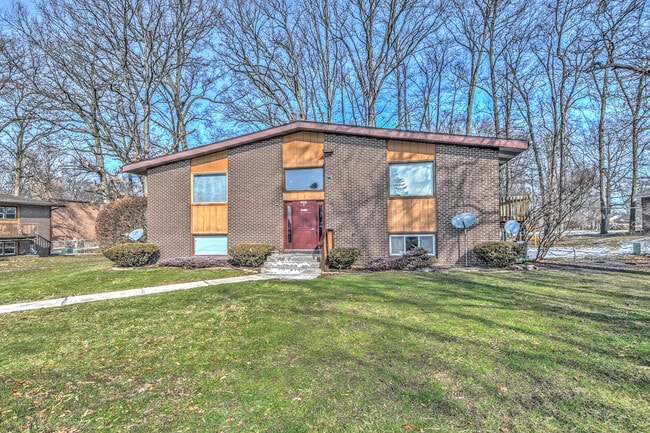 Building Photo - Woodside Village Apartments