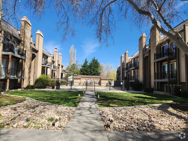 Building Photo - 5321 S 580 E Unit a Rental