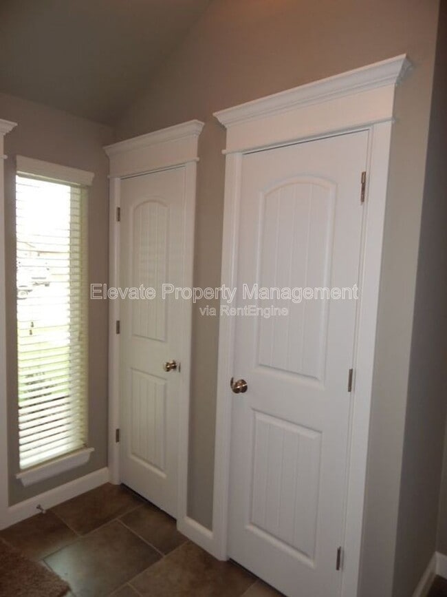 Photo - 2213 Ailsa Rd