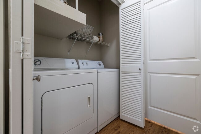 1BR/1BA, 661SF -Laundry Room