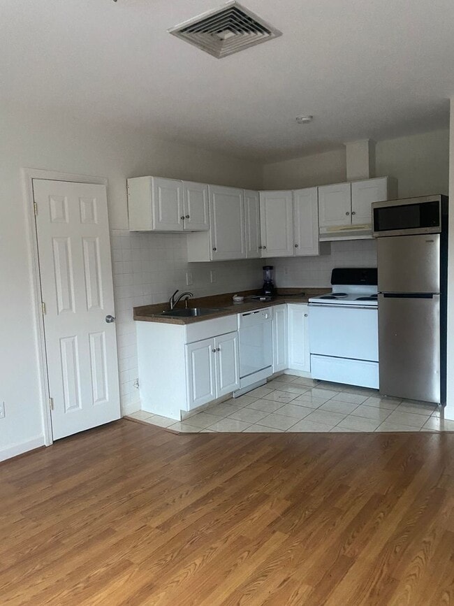 Photo - 2001-2nd floor Unit B