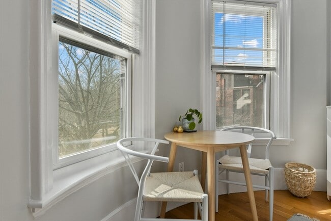 Photo - 256 W Newton St Unit 4