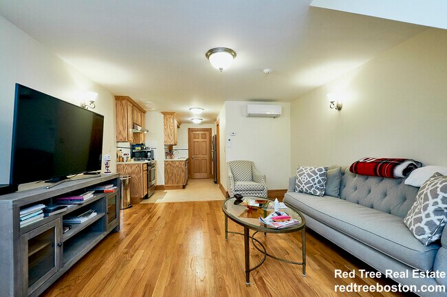 Photo - 14 S Russell St