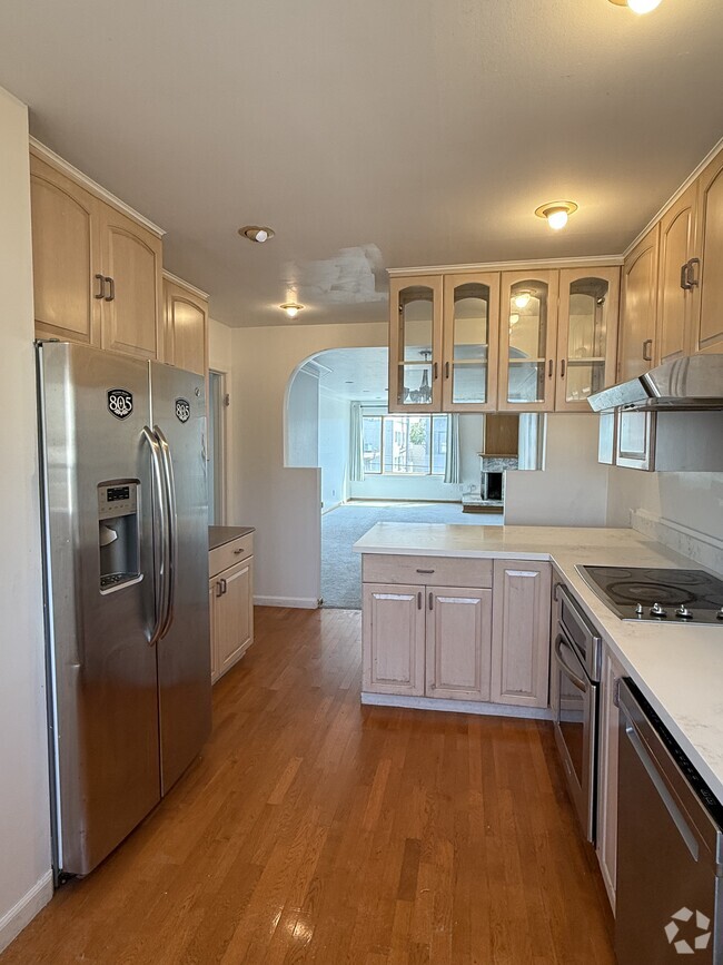 Building Photo - 4712 Irving St Unit 4712 Rental