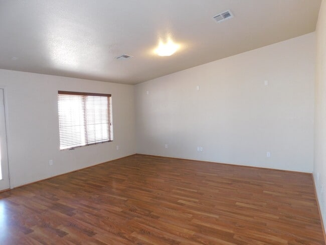 Photo - 4 BEDROOM HOME IN SAGUARO!