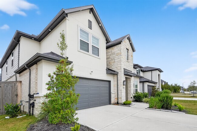 Photo - 21642 Laggan Clf Ln