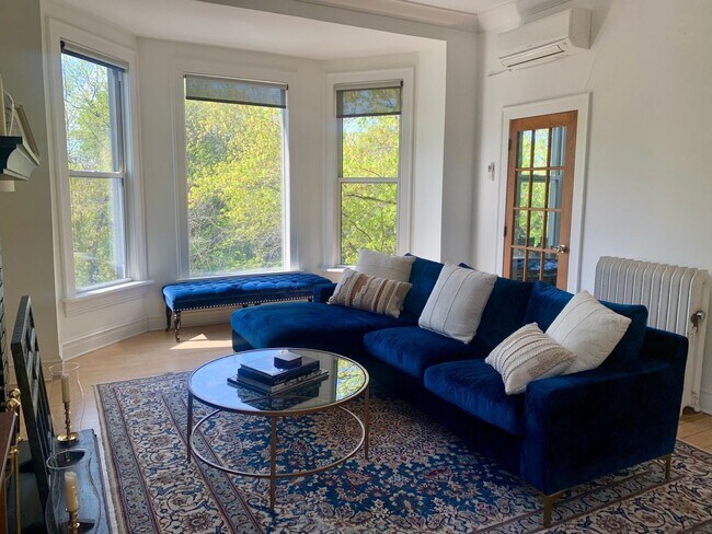 Photo - Spacious 3BR Condo in prime Lincoln Park l...