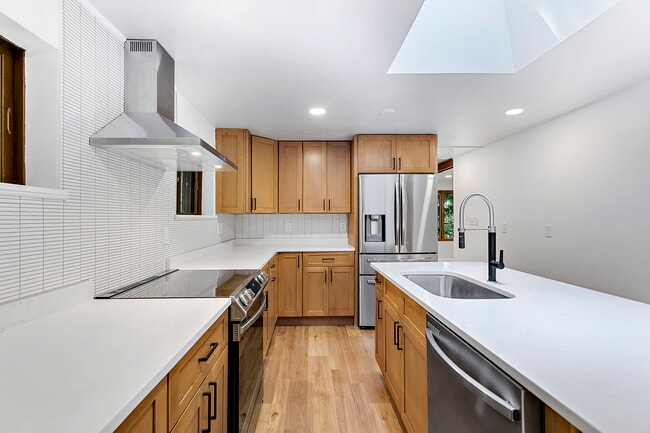 W289N3114 W Lakeside Dr