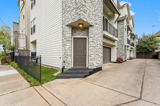 Photo - 2909 Gillespie St