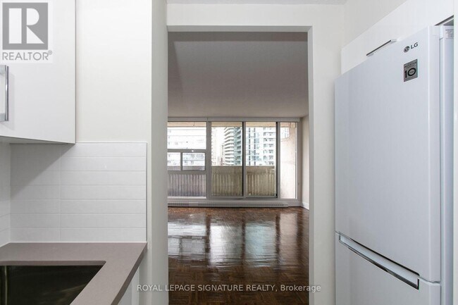 Photo - 33 Isabella St Unit 806