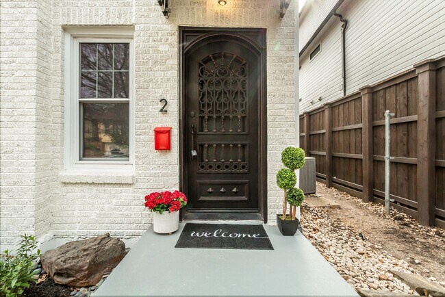 Photo - 3 Bedroom, 1 Bath Duplex in University Place!