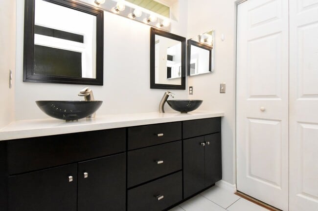 Photo - Capri Comfort with Style & Space – NW Gainesville