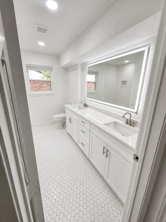 2212 Larry Dr