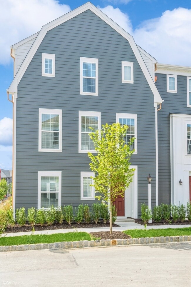 Photo - 701 Halcyon Ln