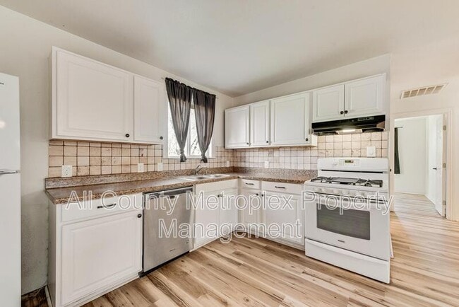 Photo - 1303 S Medora St