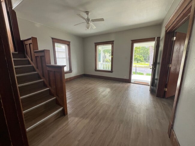 Photo - 2409 Iowa St