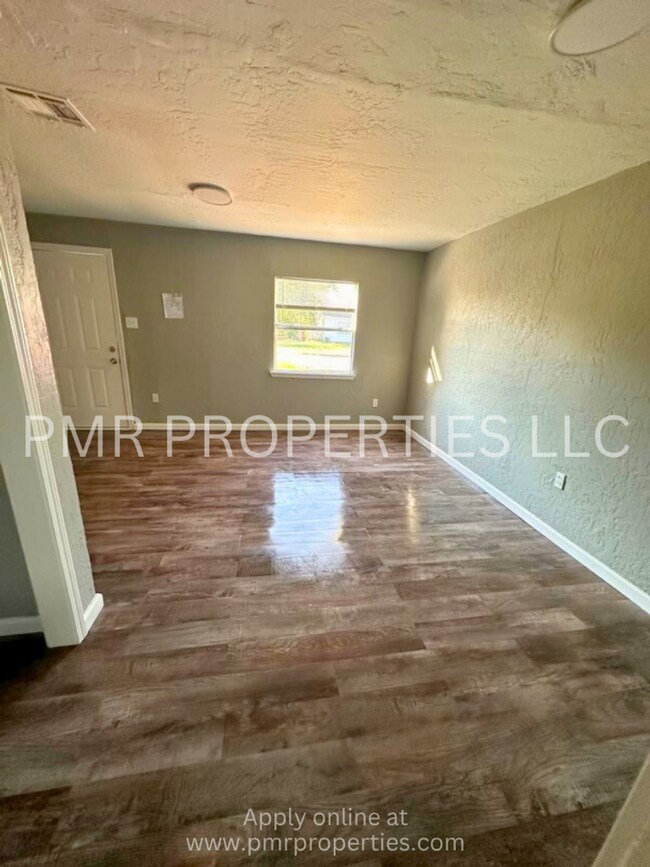 Photo - 2 Bedrooms / 1 Bathroom House