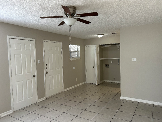 Photo - 737 W Mayfield Blvd Apartamento Unidad 501