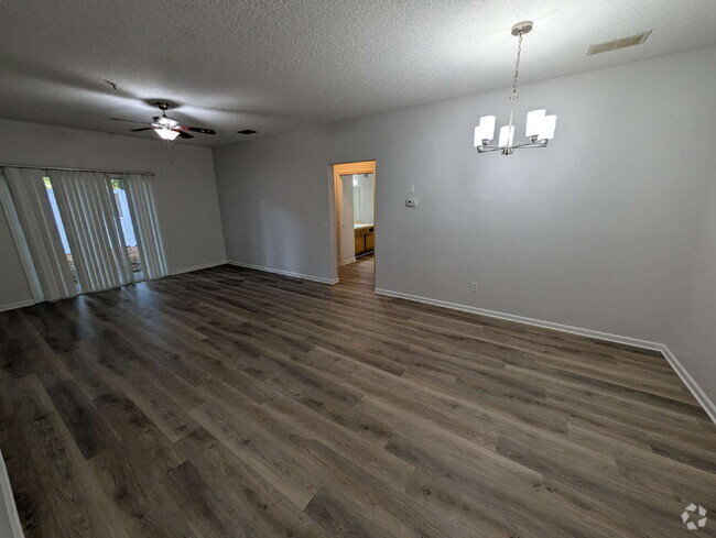 Building Photo - Spacious 3/2 condor in a gated community w... Unit apt 2
