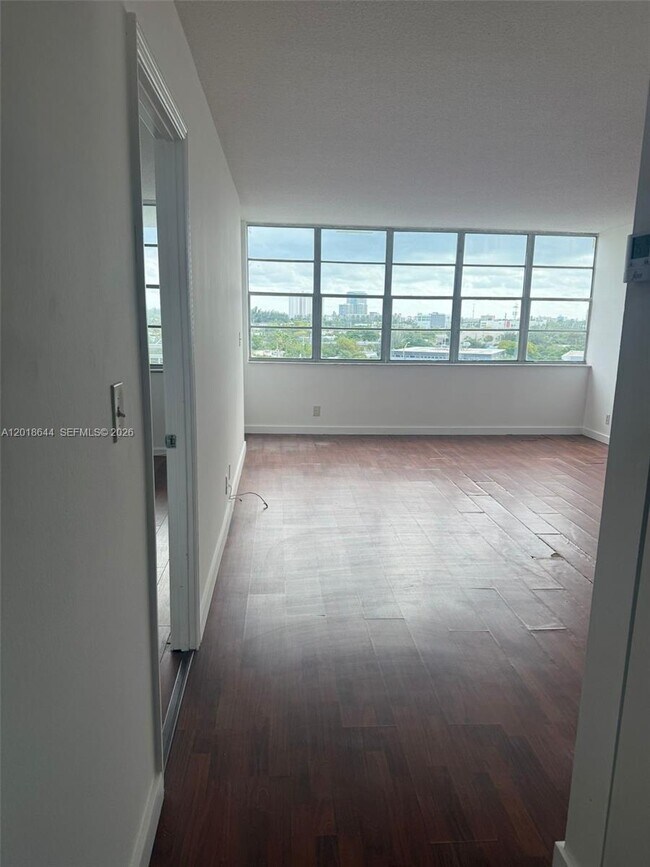 Photo - 2025 NE 164th St Unit 818