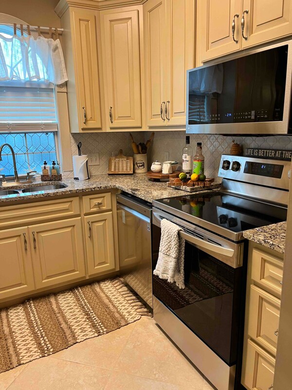 4281 Hibiscus Dr Unit 103