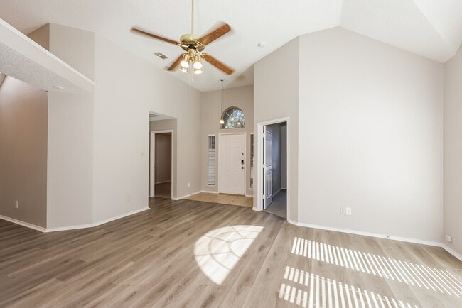 Photo - 913 Mossberg Ln