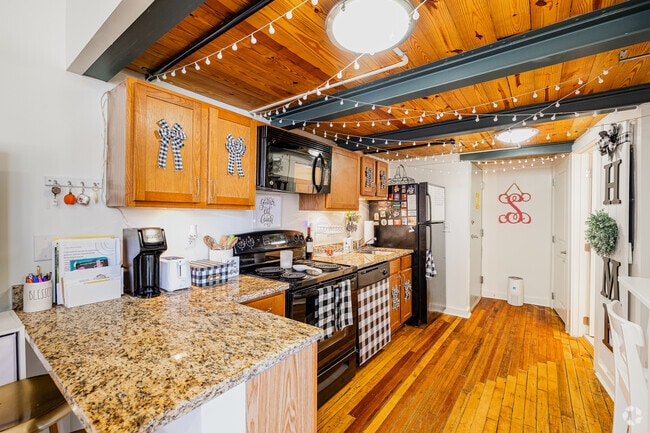 1BR, 1BA - 625SF - Kitchen
